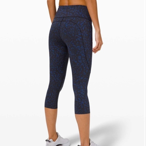 Lululemon Fast and Free Crop Wild Thing Camo Larkspur Multi - Picture 2 of 6